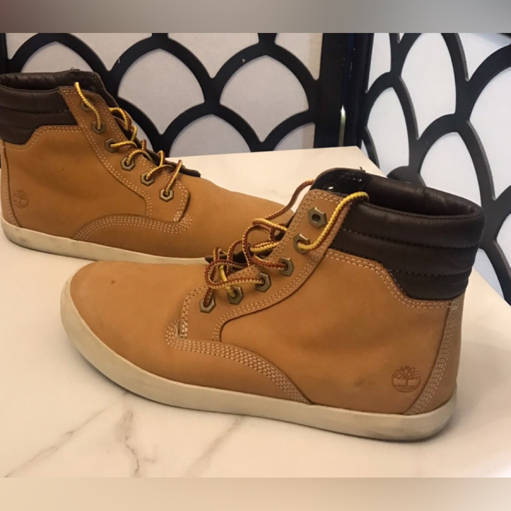 Timberland Wheat/Tan Nubuck Chukka Boots with Padded Collar